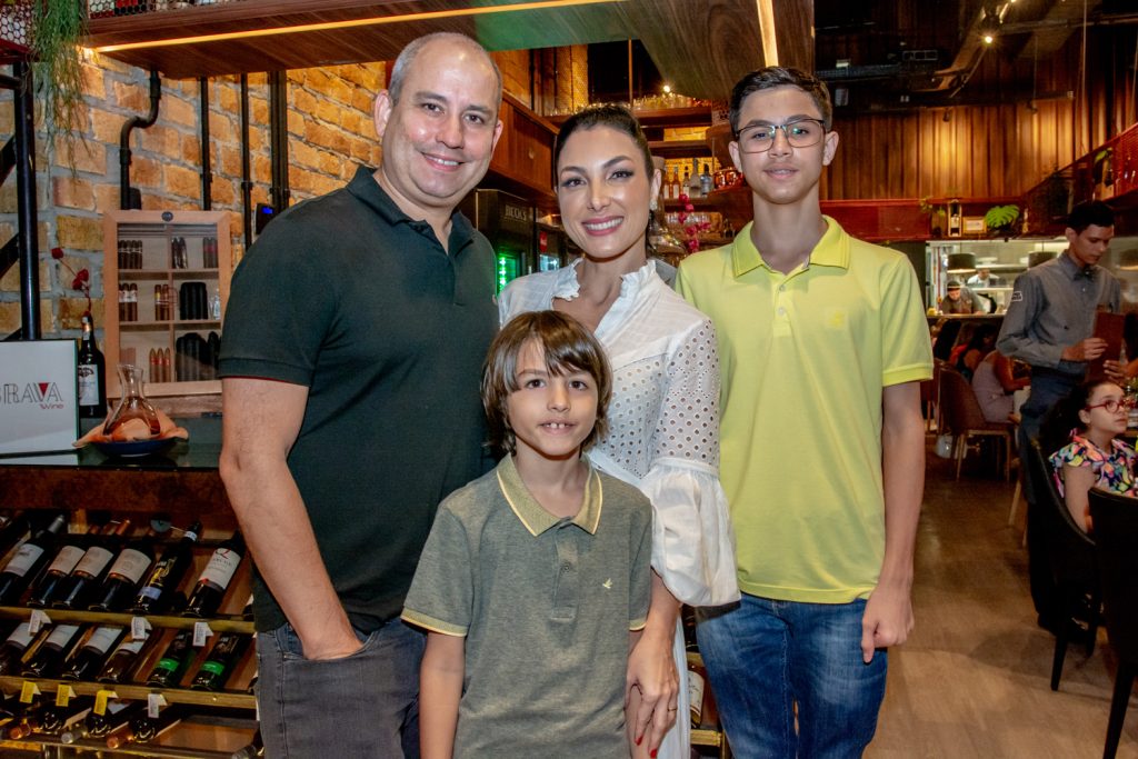 André, Danielle, Guilherme E João Vitor Linheiro (2)