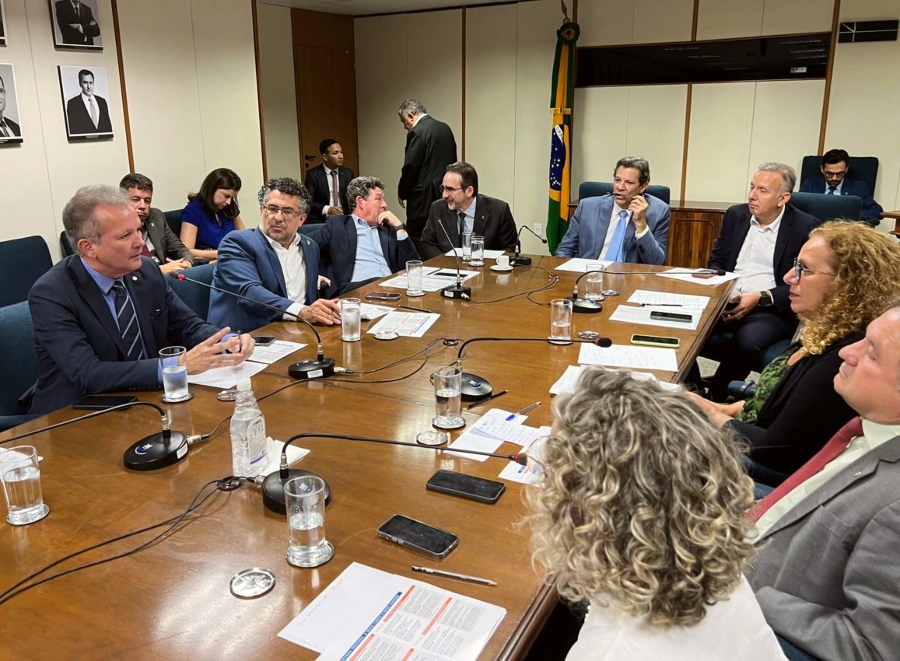 André Figueiredo discute a reforma tributária com ministro Fernando Haddad