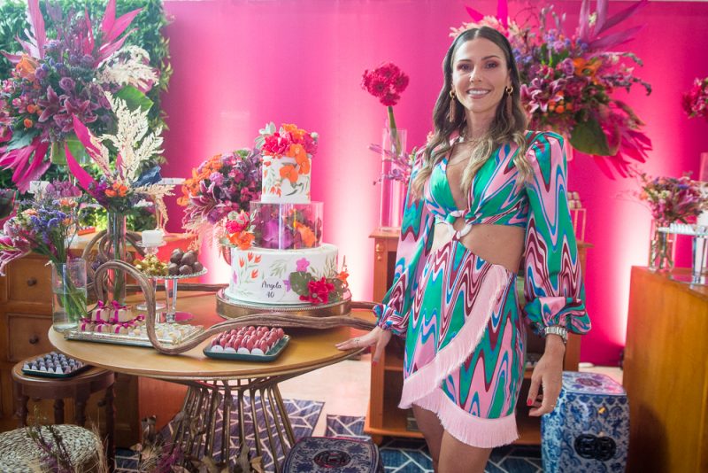 De repente...40 - Ângela Martin arma uma festança para marcar sua estreia nos 40