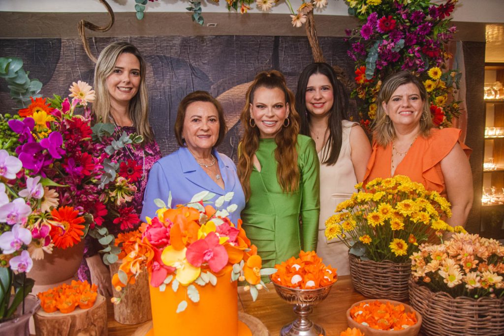 
				Assíria Carneiro, Neuma Carneiro, Adriana Praxedes, Clarisse Carneiro e Ana Cláudia Carneiro    
				