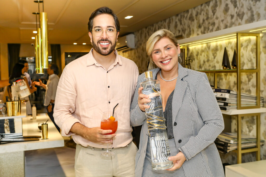 
				Caio Mendes e Genice Brandão   
				