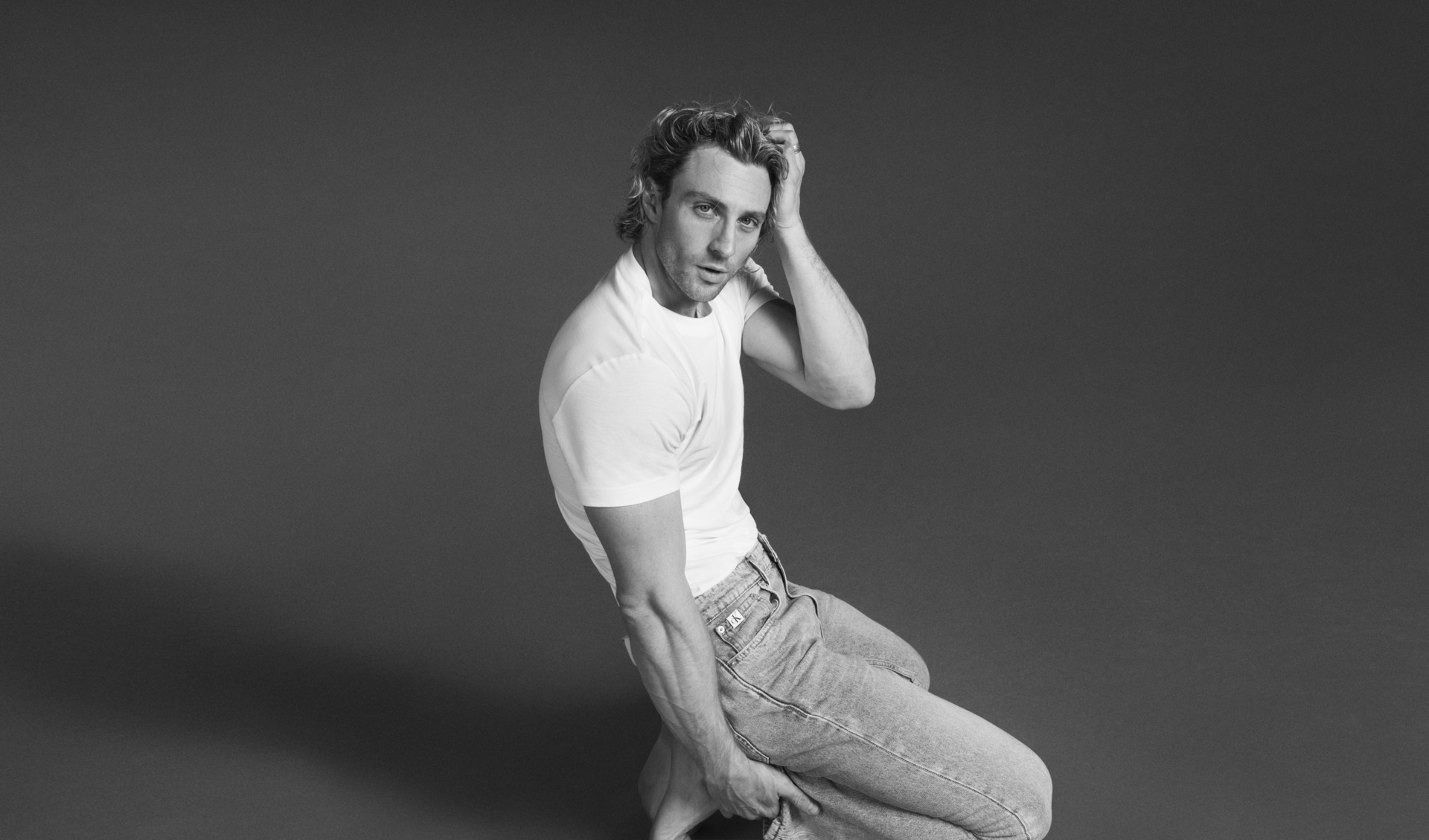 Calvin Klein Spring 23 Aaron Taylor Johnson Crédito Mert And Marcus (1)