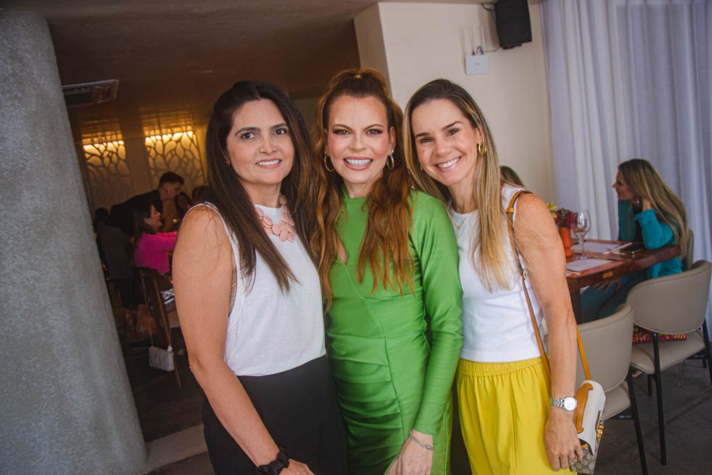 
				Carina Dal”Ollio, Adriana Praxedes e Ana Fortes   
				
