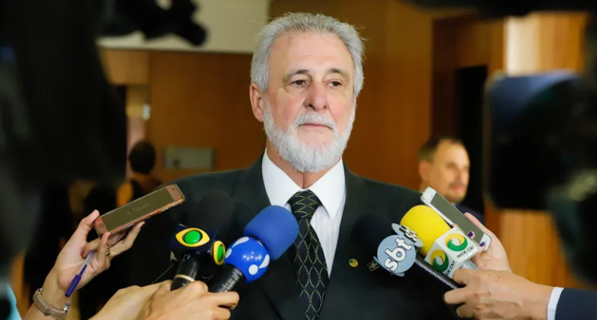 Carlos Melles renuncia à presidência do Sebrae