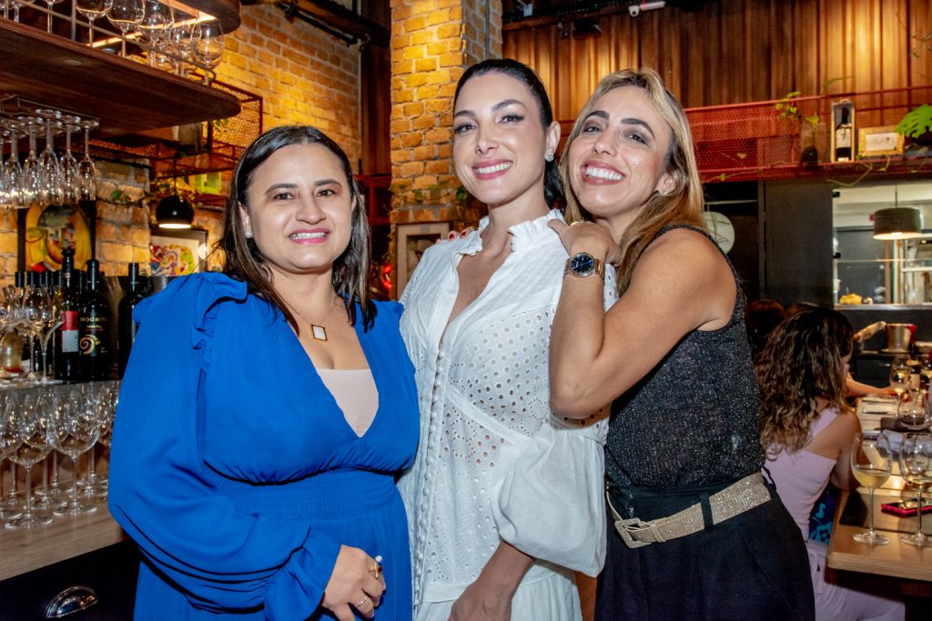 Cassia Souza, Danielle Linheiro E Mabel Portela