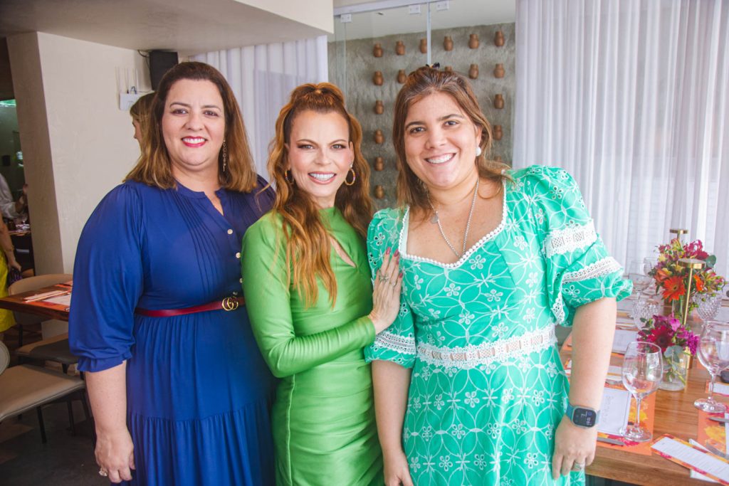 
				Claudia Majela, Adriana Praxedes e Gisela Vieira   
				