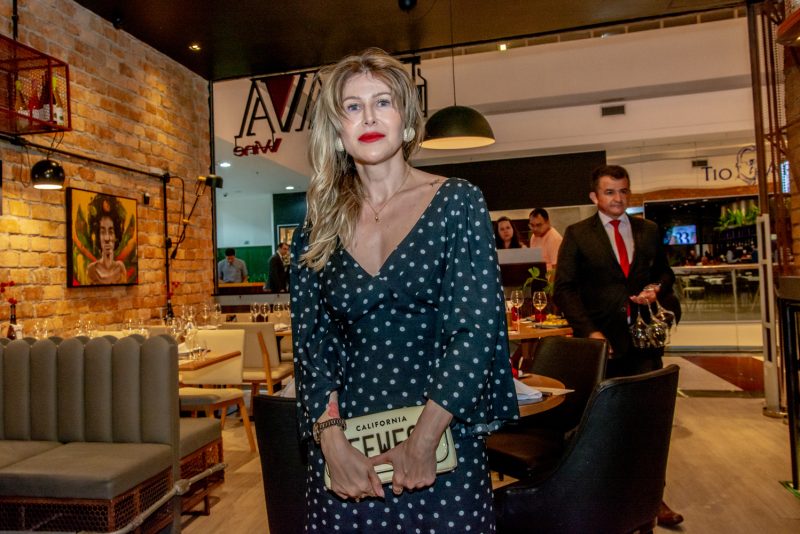 Happy Birthday - Danielle Linheiro celebra chegada da nova idade cercada pelo carinho das amigas