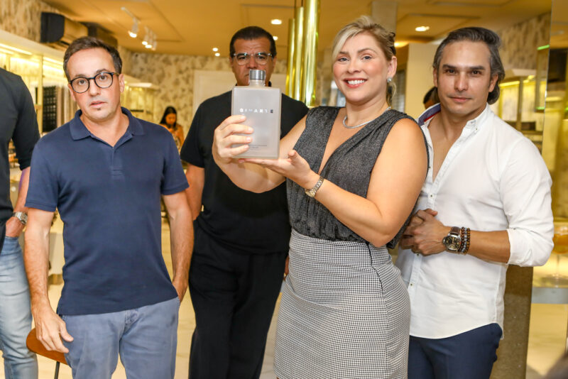 Luxo e exclusividade - Novo empreendimento Home and Coffee por Genice Brandão, em parceria com a Casa Bernutty Co., apresenta vodka Roberto Cavalli
