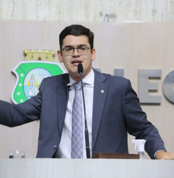 “Vou trabalhar para que a gente não saia em três candidaturas”, diz Carmelo Neto sobre candidatos da direita