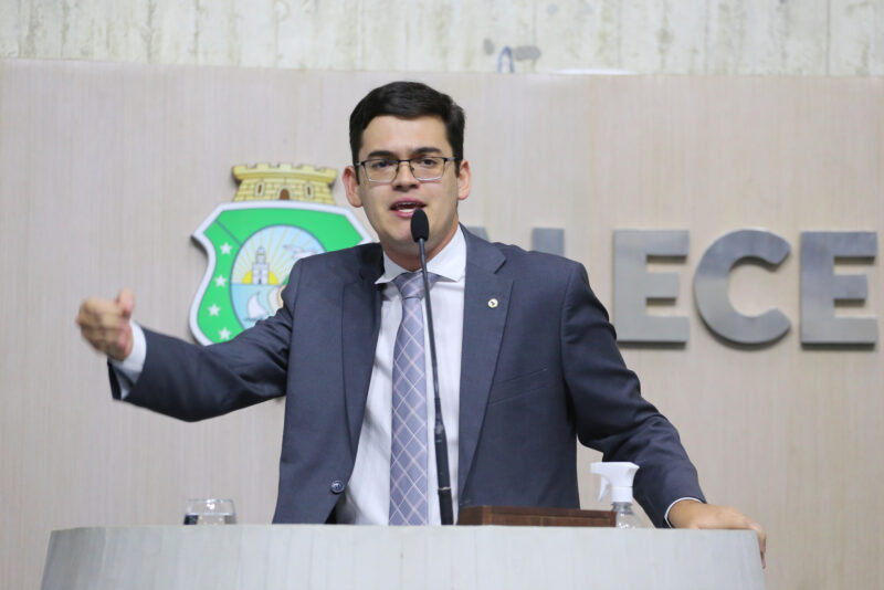 “Vou trabalhar para que a gente não saia em três candidaturas”, diz Carmelo Neto sobre candidatos da direita