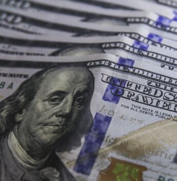 Dólar cai para R$ 5,22, em linha com o mercado externo