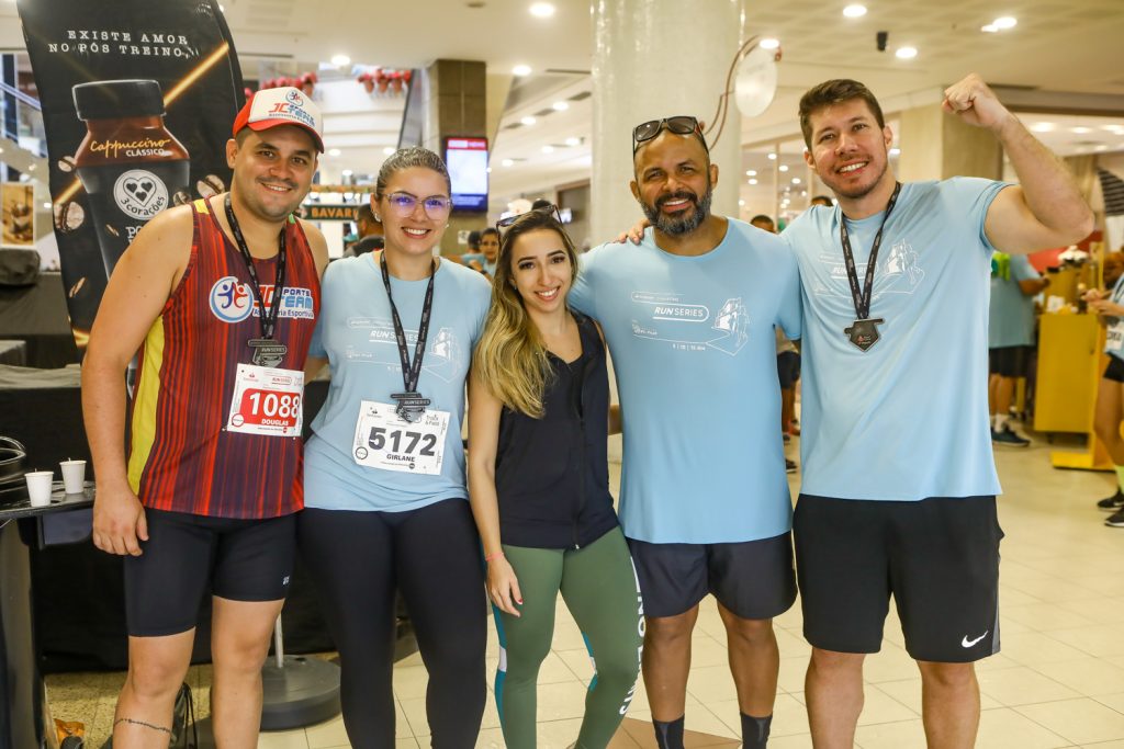 
				Douglas Fraga, Girlane Coutinho, Débora Moreira, Diego Rock e Bruno Mendes   
				