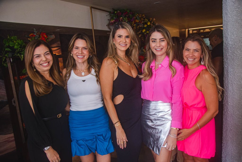 
				Edinice Bezerra, Pauliane Plutarco, Carine Moreira, Mariana Pimenta e Vanessa Queirós    
				