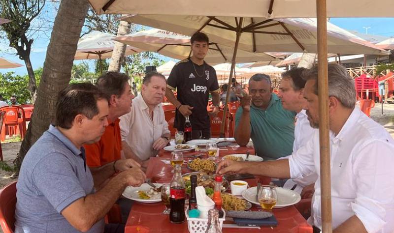 Ao lado de Camilo, Cid e Evandro Leitão, Elmano visita Polo Gastronômico da Sabiaguaba