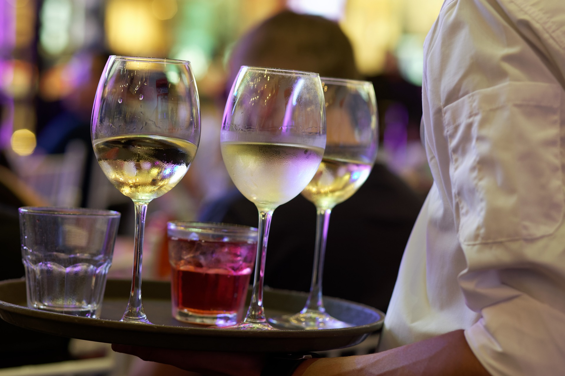 35% dos bares e restaurantes pretendem contratar até o fim do ano