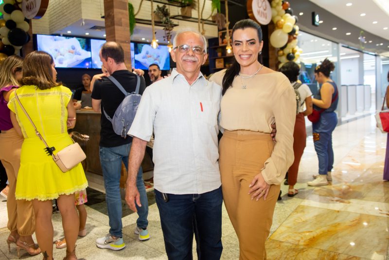 new space - Manuela e Nagib Acário inauguram loja da Manu Pães Artesanais no Iguatemi Bosque