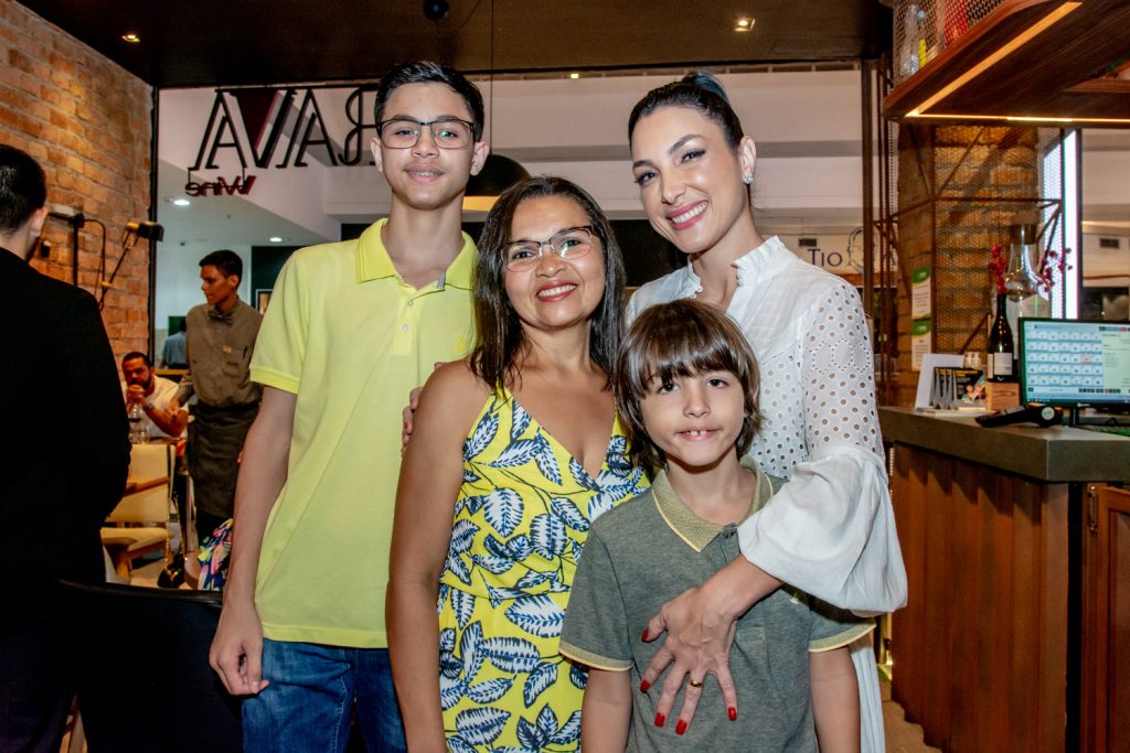Guilherme E Danielle Linheiro, Bernarda Brito E João Vitor Linheiro