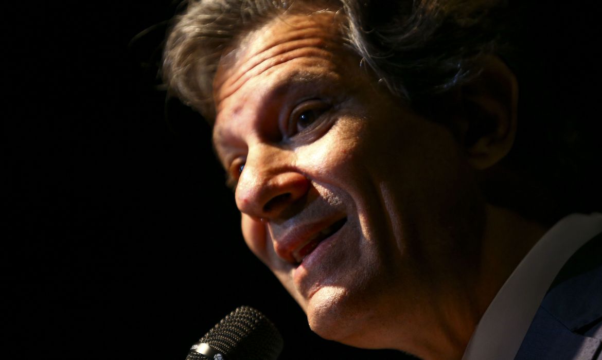 Haddad diz que país está pronto para iniciar ciclo de queda de juros Haddad diz que país está pronto para iniciar ciclo de queda de juros