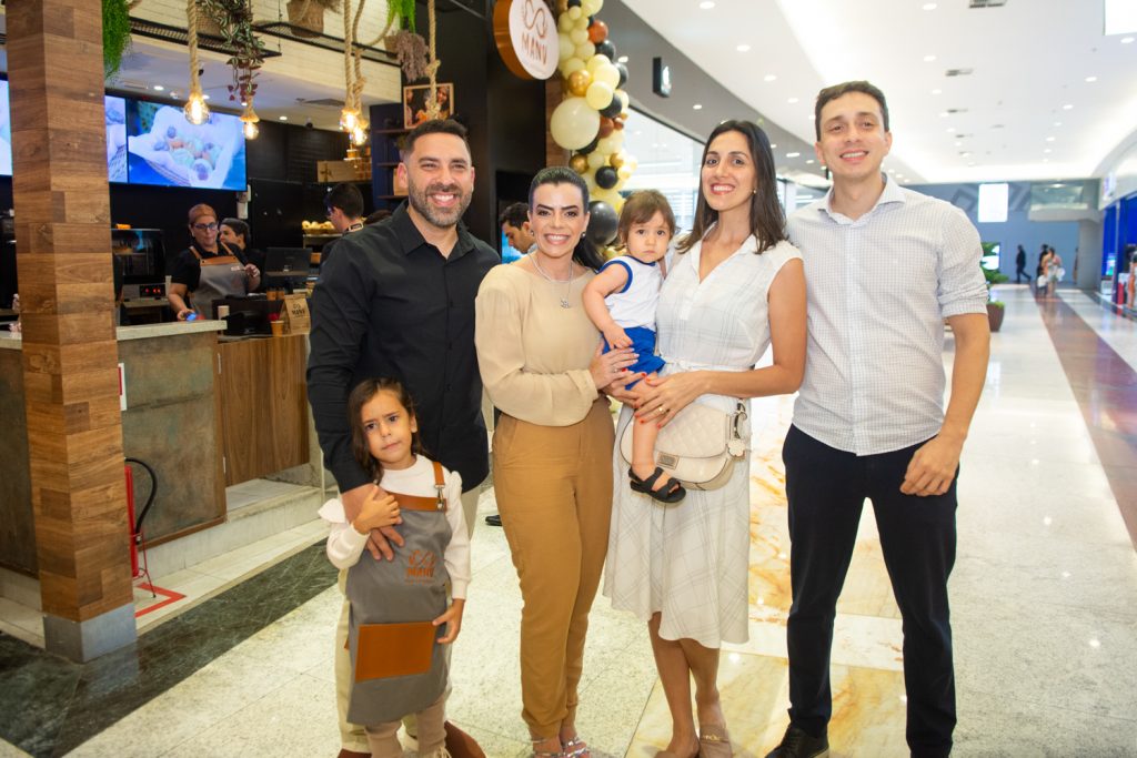 Helena, Nagib E Manu Acário, Isis, Karina E Igor Baima