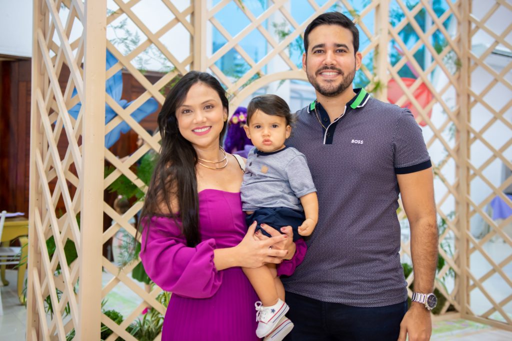 
				Helena Romero, Luca Cabral e Cabral Neto  
				
