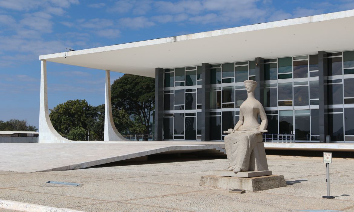 STF arquiva inquérito contra Renan Calheiros e Jader Barbalho STF arquiva inquérito contra Renan Calheiros e Jader Barbalho