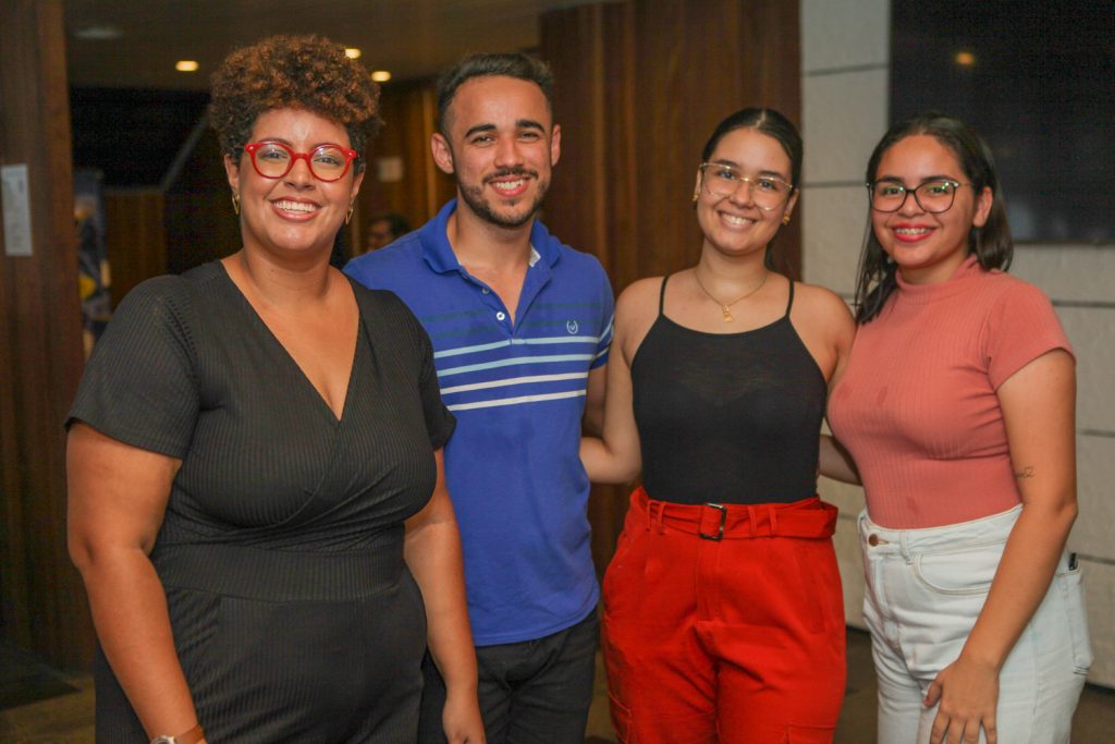 
				Isabela Queiroz Gomes, Samuel Gomes, Eduarda Gomes e Sabrina Balbino 
				