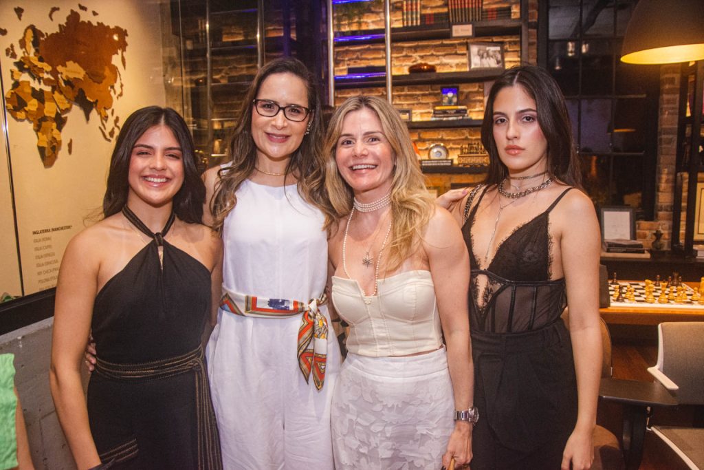 Isabele Brito, Manoela Crisostomo, Roberta Brito E Raissa Brito