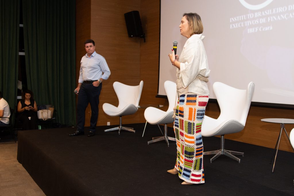 Ives Castelo Branco E Renata Paula Santiago