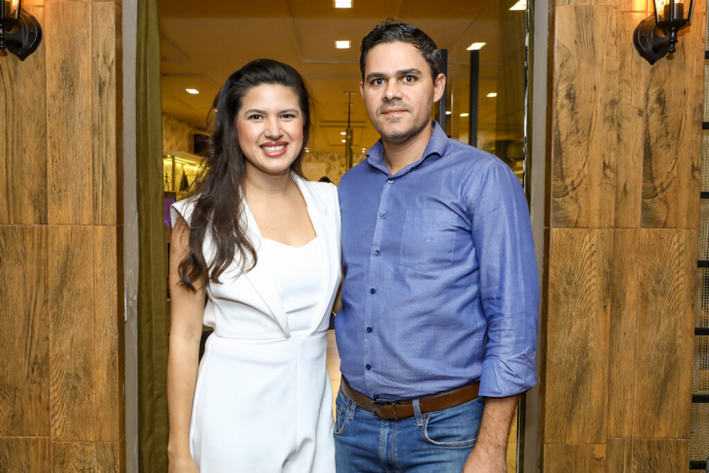 
				Jamile Almeida e Alexandre Prado 
				