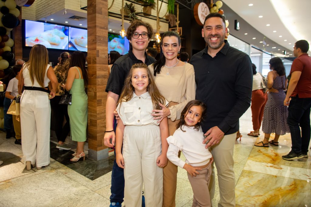 Kalil, Manu, Nagib, Valentina E Helena Acário