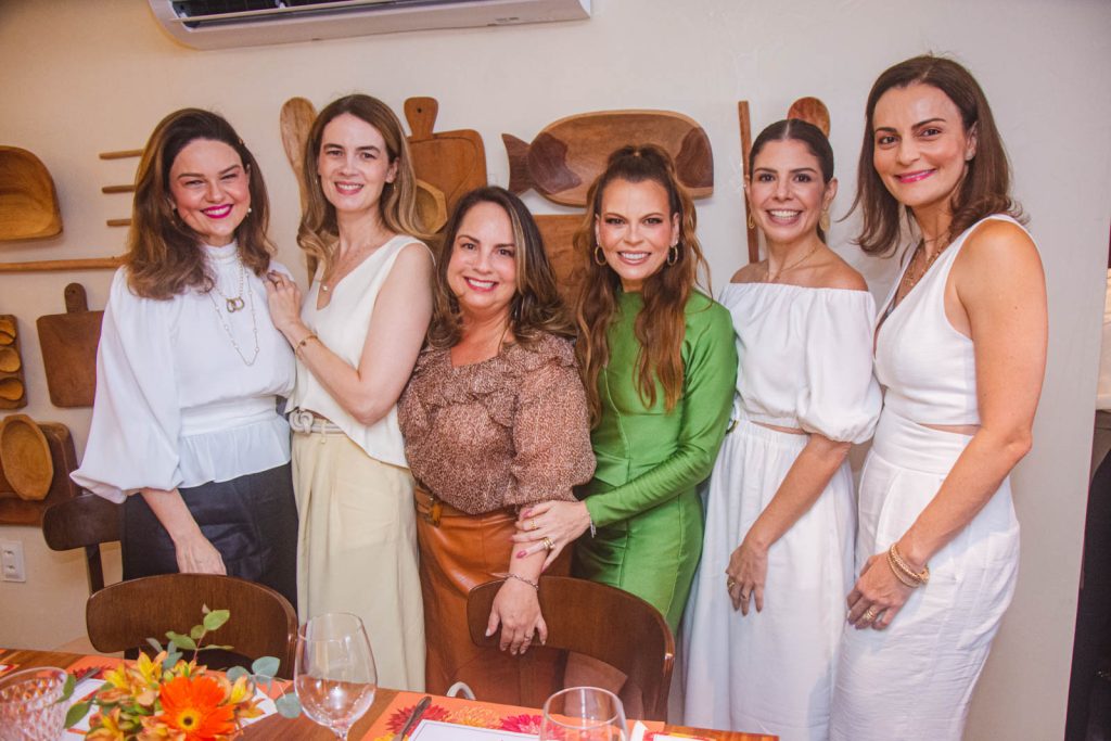 
				Karla Jordao, Raquel Tavares, Kathia Oliveira, Adriana Praxedes, Carol Bezerra e Raquel Cavalcante
				