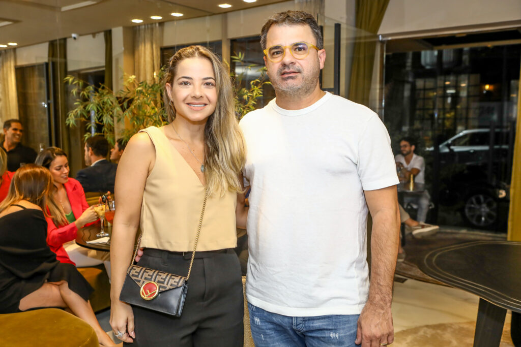 
				Karol Marinho e Luigi Almeida 
				