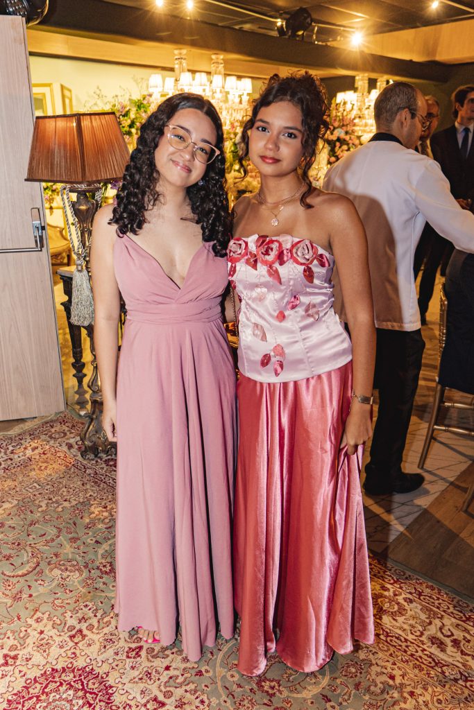 Lara Louise E Iasmin Castelar