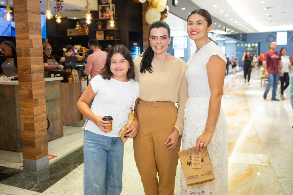 Laura Lima, Manu Acário E Kartjanny