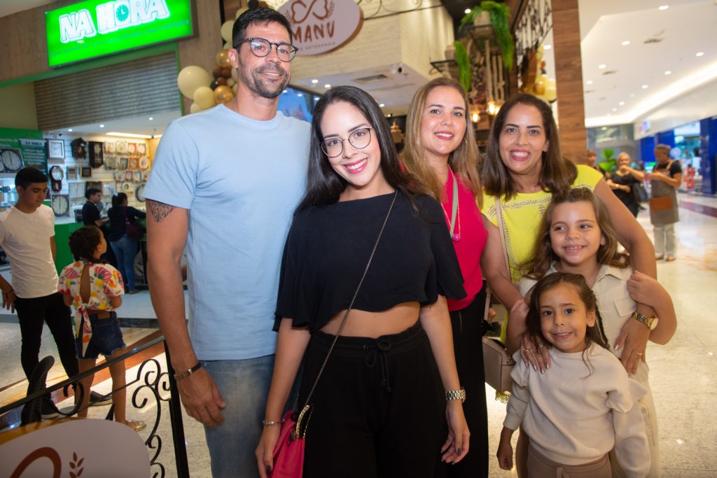 Leandro Felicio, Luisa Fernandes, Theis Fernandes, Flavia Fernandes, Valentina E Helena Acário