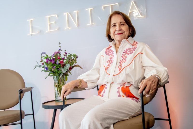Dia Internacional da Mulher - Lenita promove talk show com a presença da jornalista de moda Mônica Salgado