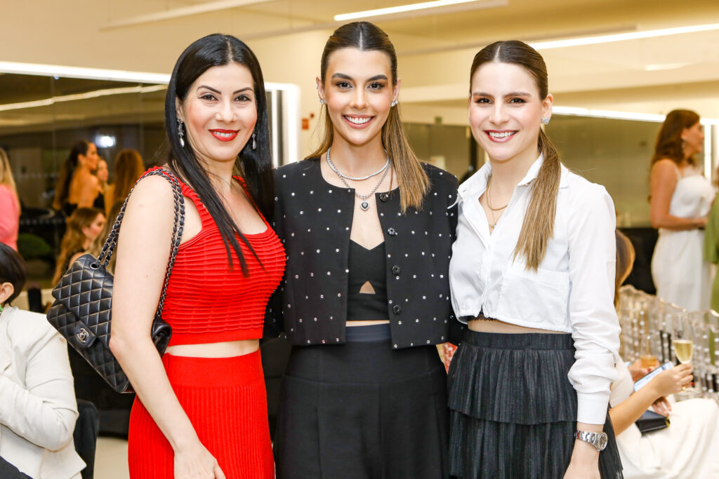 Lia Linhares, Camila Melo E Lara Linhares