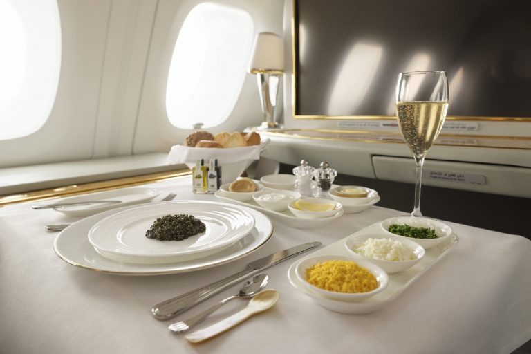 Emirates investe para ter champanhes exclusivos a bordo