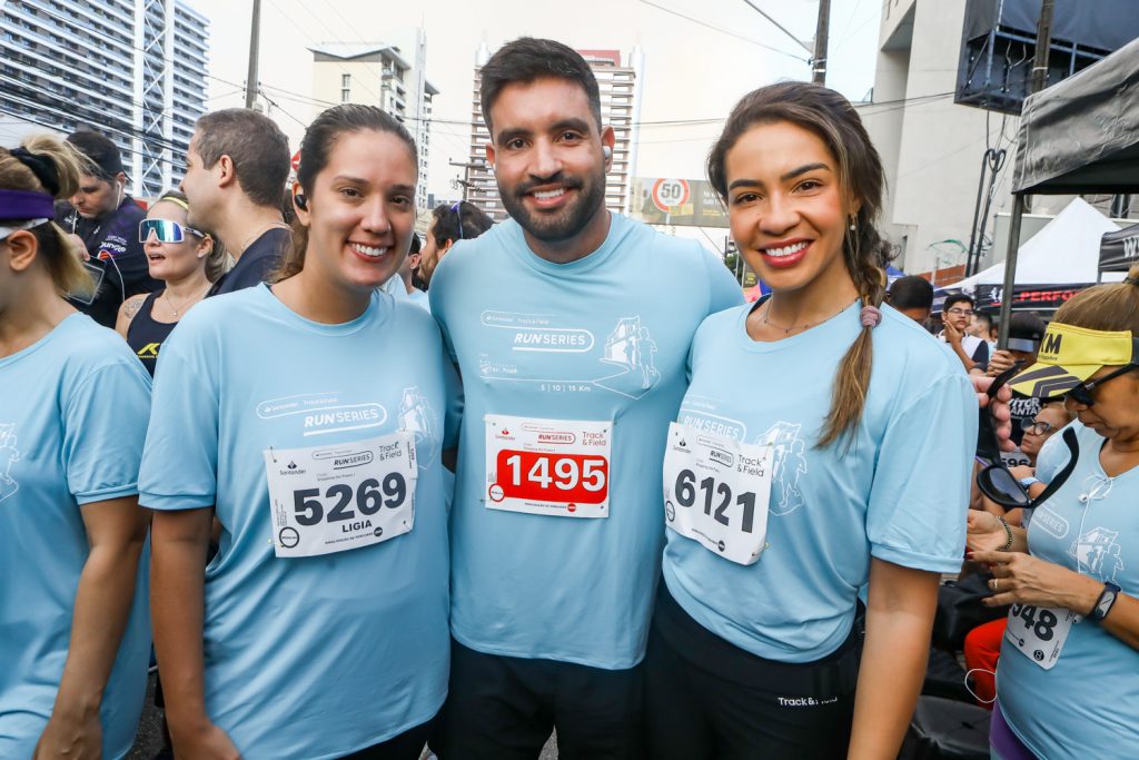
				Lígia Lopes, Rafael Teixeira e Larissa Uchoa  
				