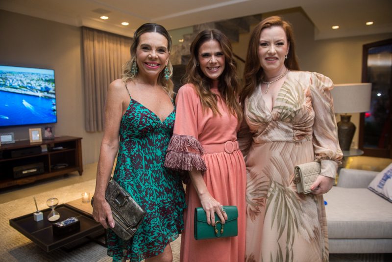 Let`s Celebrate - Cheia de luz e alto astral, Adriana Queiroz esbanja beleza e alegria em sua festa de aniversário