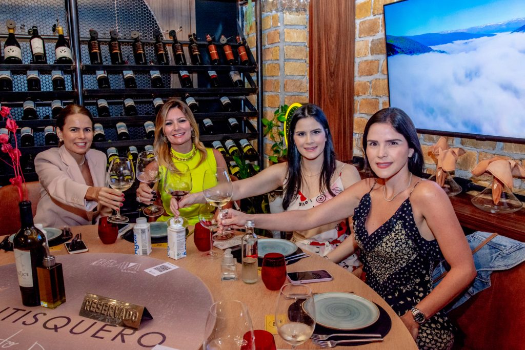Luciana Sousa, Tatiana Luna, Camile E Marília Quintão