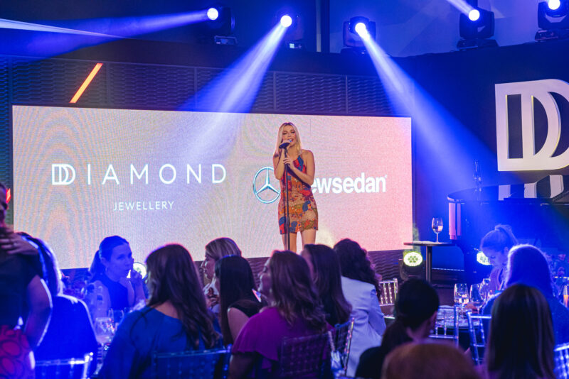 Glamour e sofisticação - Diamond Design lança nova coleção Butterfly com show de Luiza Possi na Newsedan