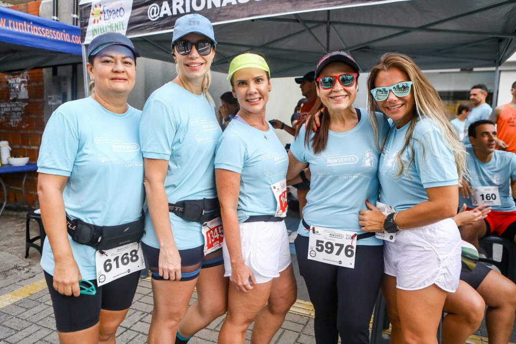 
				Márcia Gomes, Renata Capistrano, Révia Lima, Diana Cabral e Vanessa Queirós    
				
