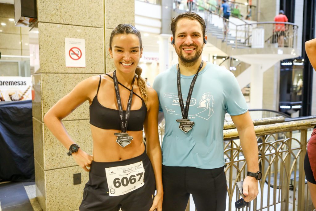 
				Mari Araripe e Monteiro Neto  
				