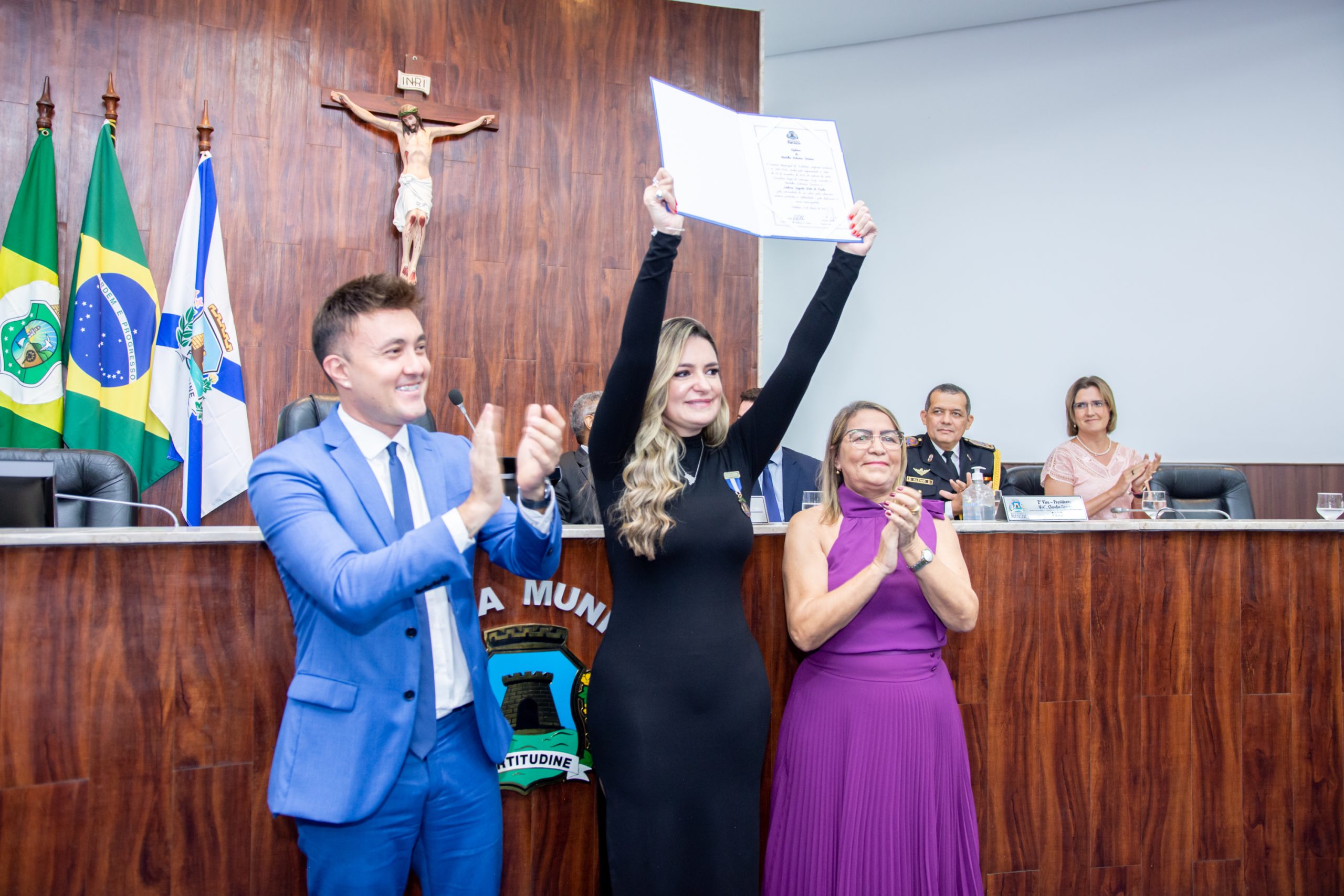 Senadora Augusta Brito é agraciada com a Medalha Boticário Ferreira