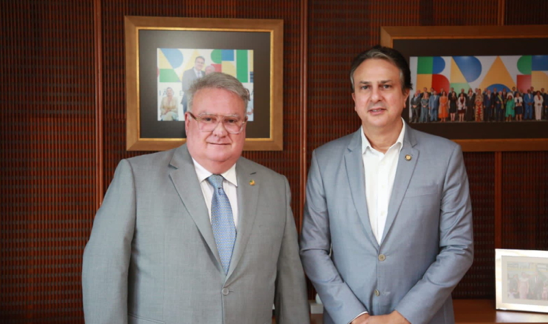 Chiquinho Feitosa encontra Camilo Santana no Ministério da Educação para reunião de alinhamento