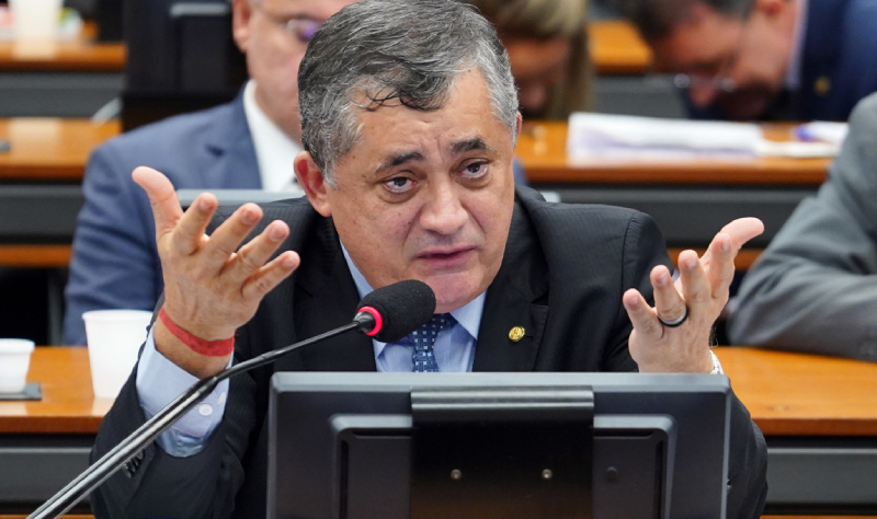 Guimarães diz que governo Lula começou “muito bem” e que o País “estava desmantelado pelo governo anterior” Guimarães diz que governo Lula começou “muito bem” e que o País “estava desmantelado pelo governo anterior”