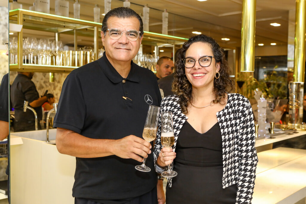 
				Odimar Feitosa e Karol Mota 
				