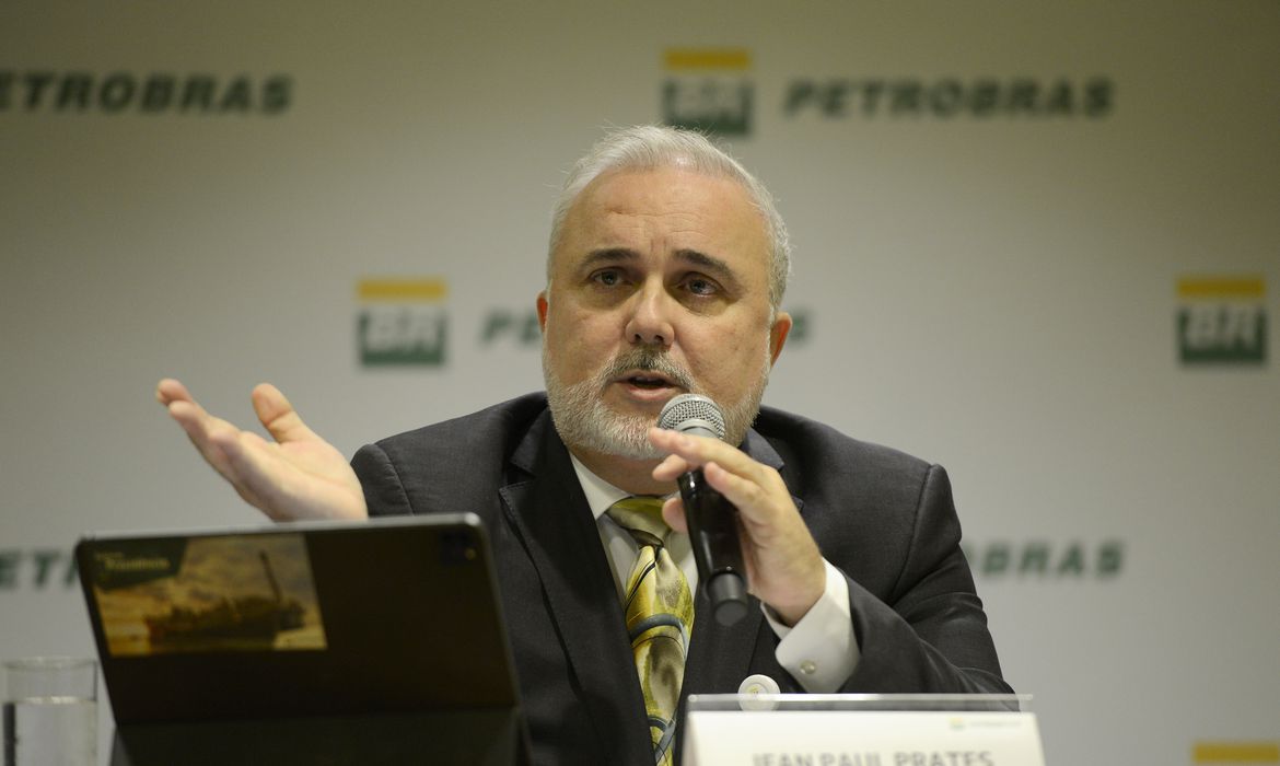 Política de preços da Petrobras é boa para o país, diz Prates
