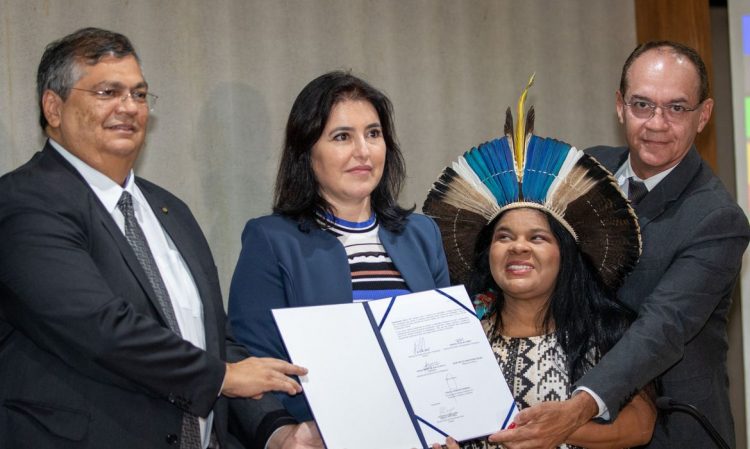 Dino critica “negacionismo” e quer agilidade em censo Yanomami